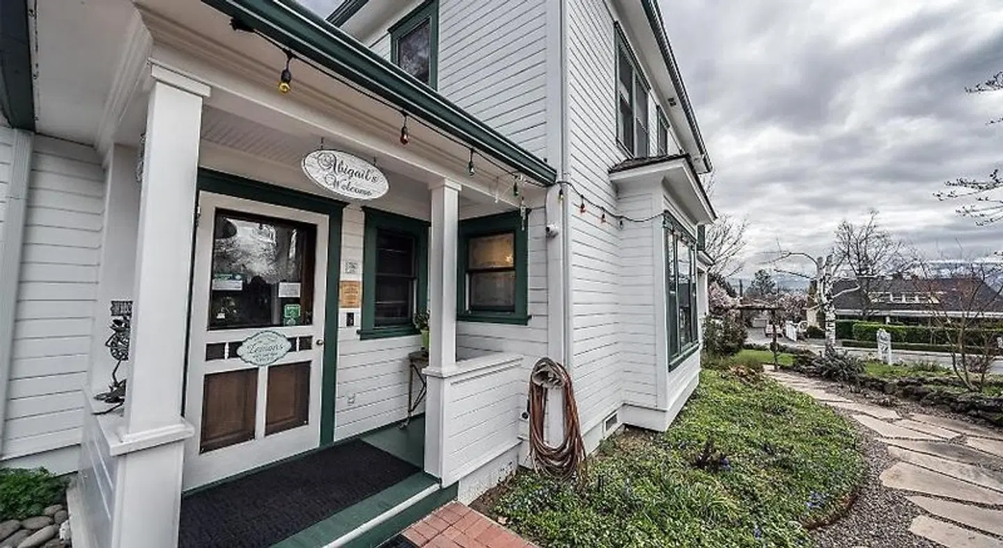 Abigails Bed & Breakfast Inn EXTERIOR