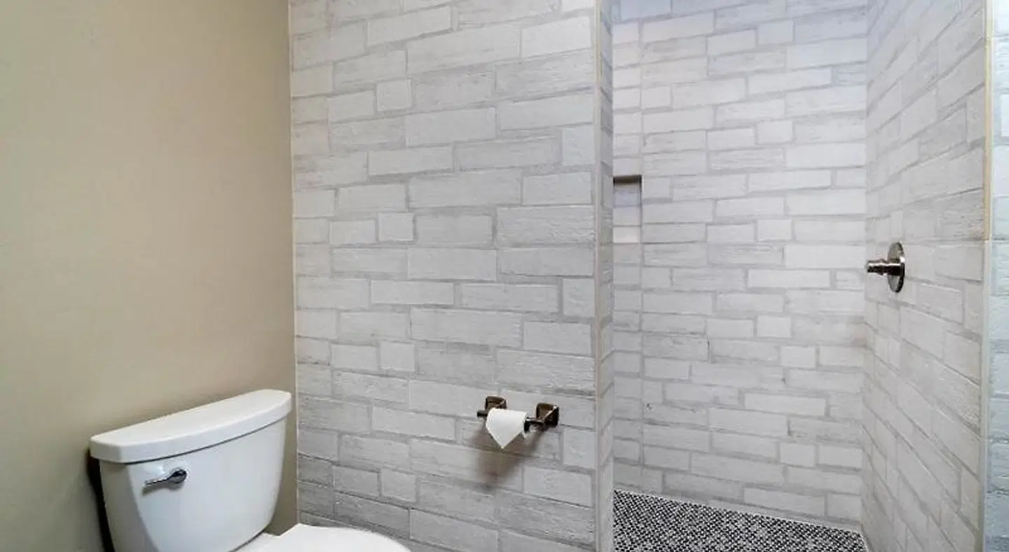 Ski Inn Taphouse Hotel Badezimmer