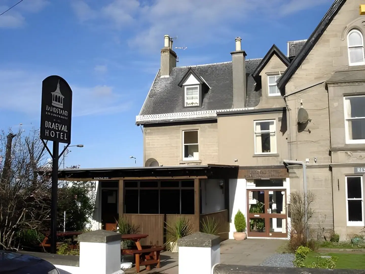 Braeval Hotel EXTERIOR