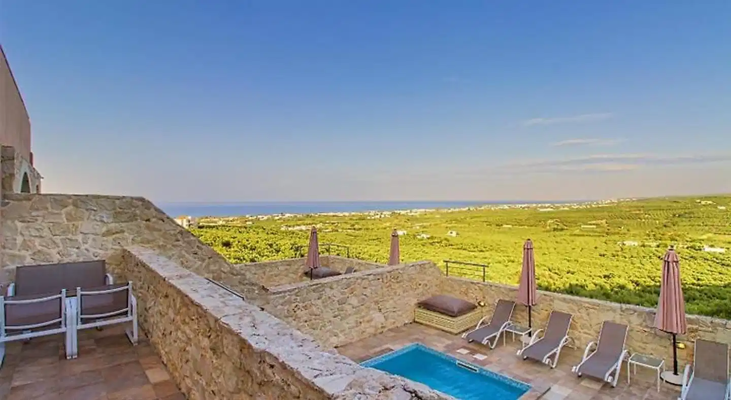 Theo Villas Pool