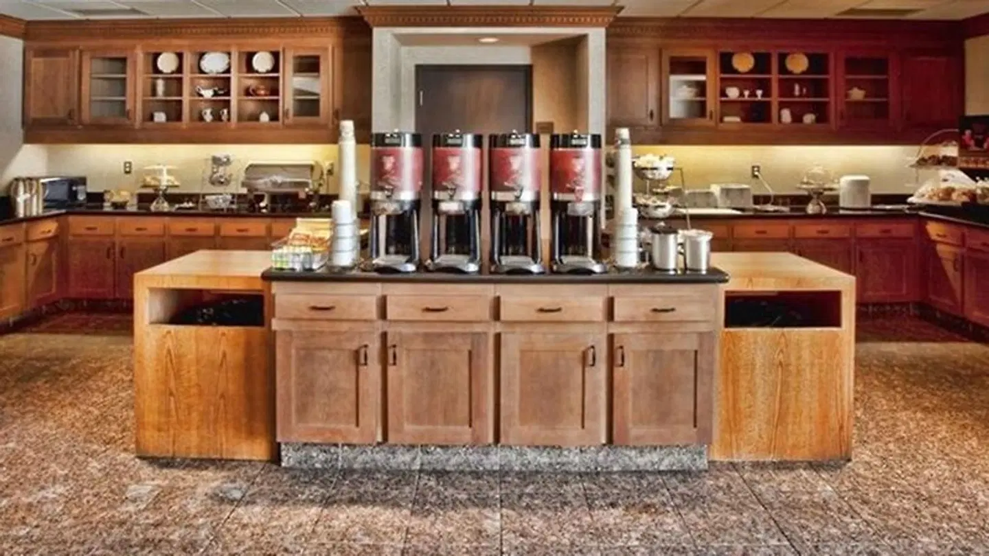 Humphry Inn and Suites Bar