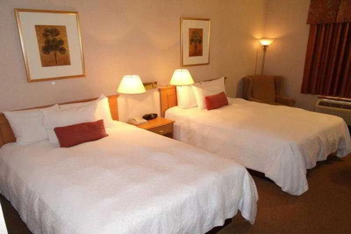 Humphry Inn and Suites ROOM_EXAMPLE