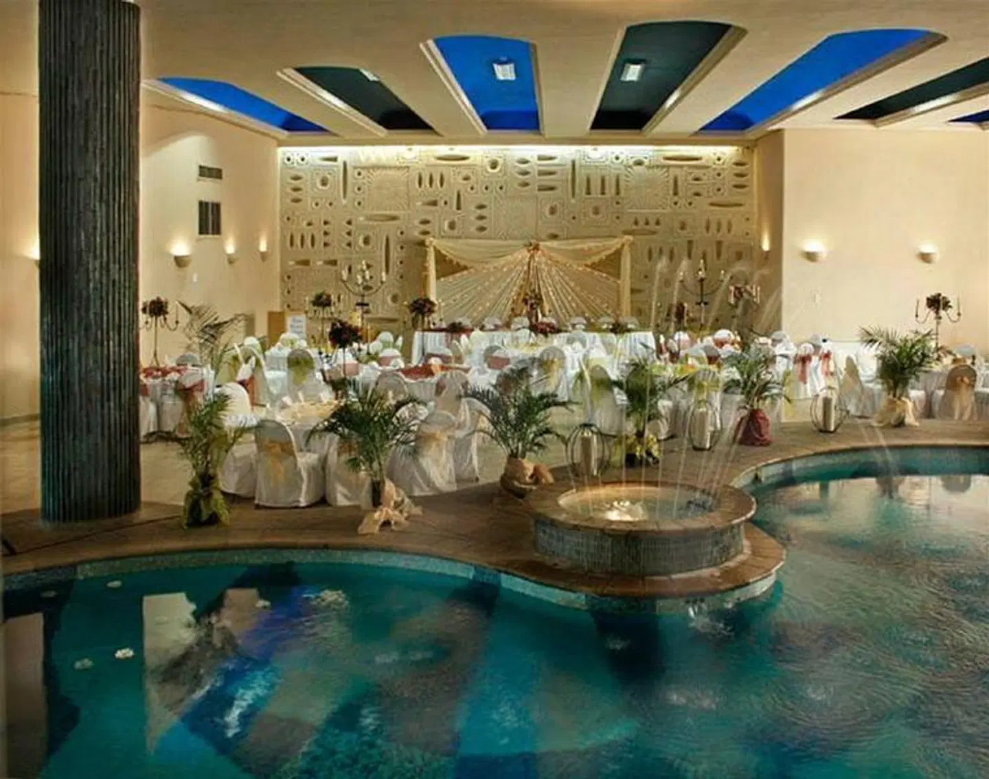 Blue Waters Hotel Hallenbad