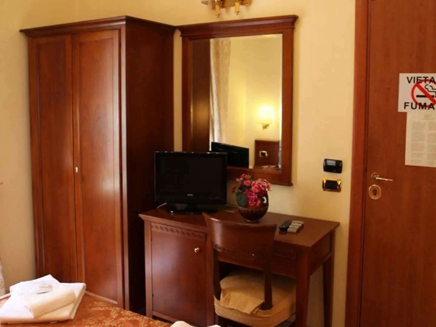 Elegance ROOM_EXAMPLE