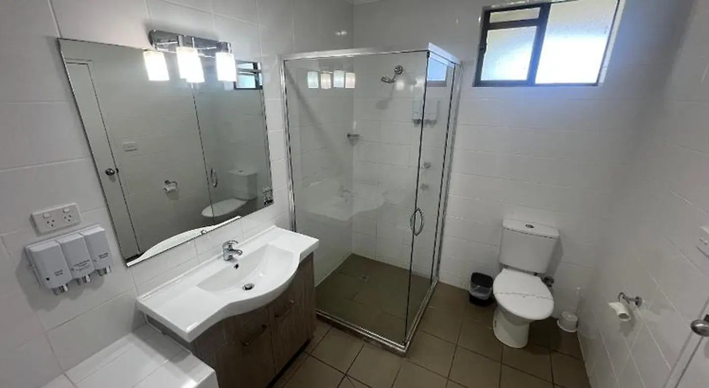 Adelong Motel Badezimmer
