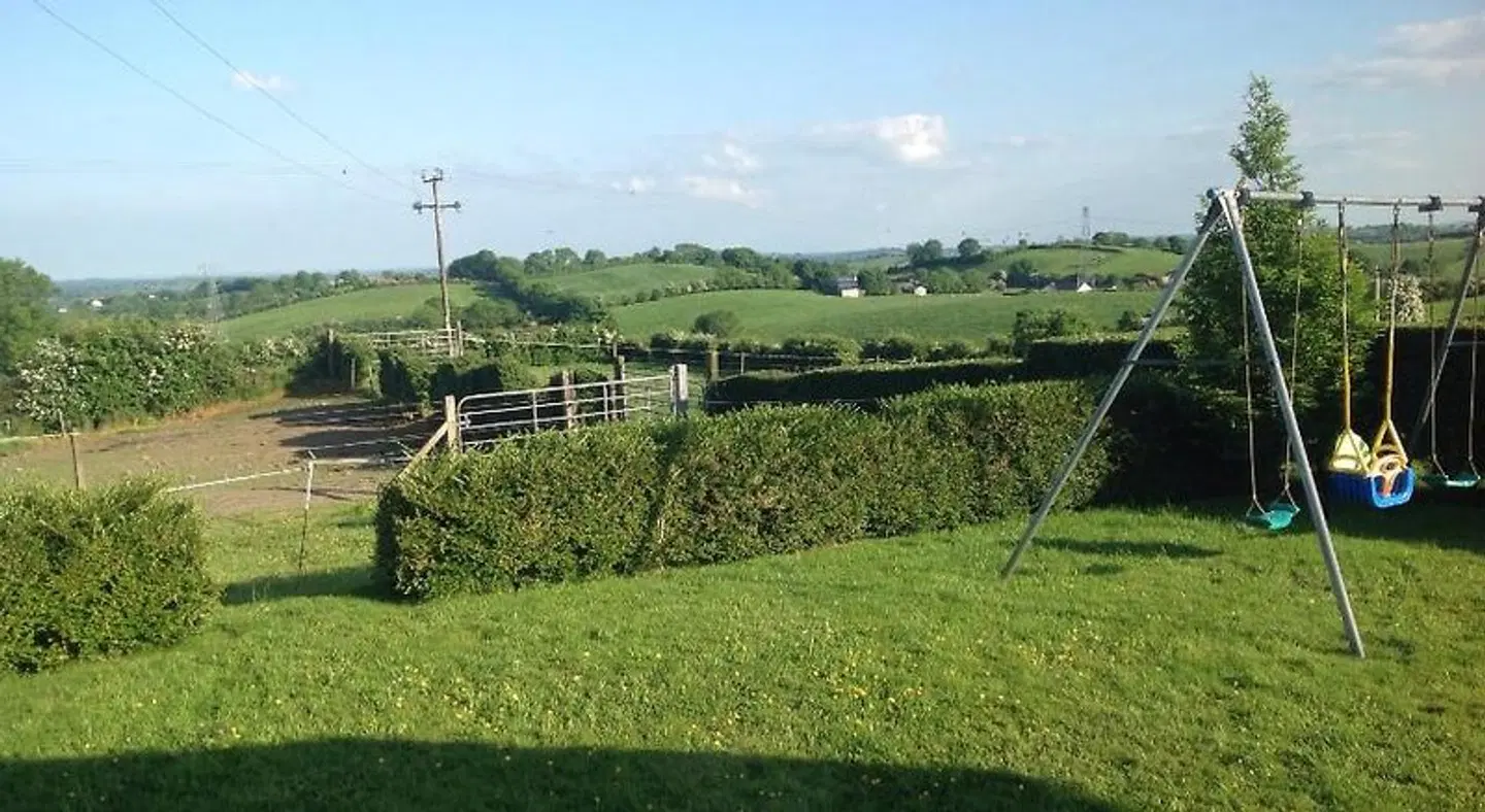 The Rock Equestrian Farm B&B LANDSCAPE
