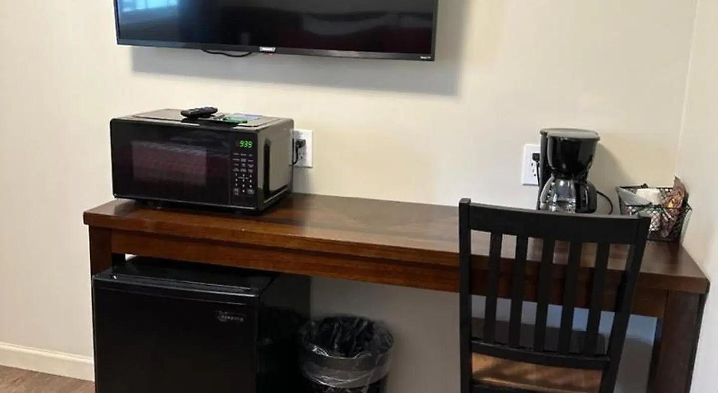 Crater Lake Gateway - Hwy 140 ROOM_EXAMPLE