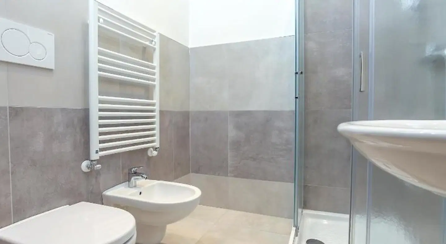 Hotel Tourist Meuble Badezimmer