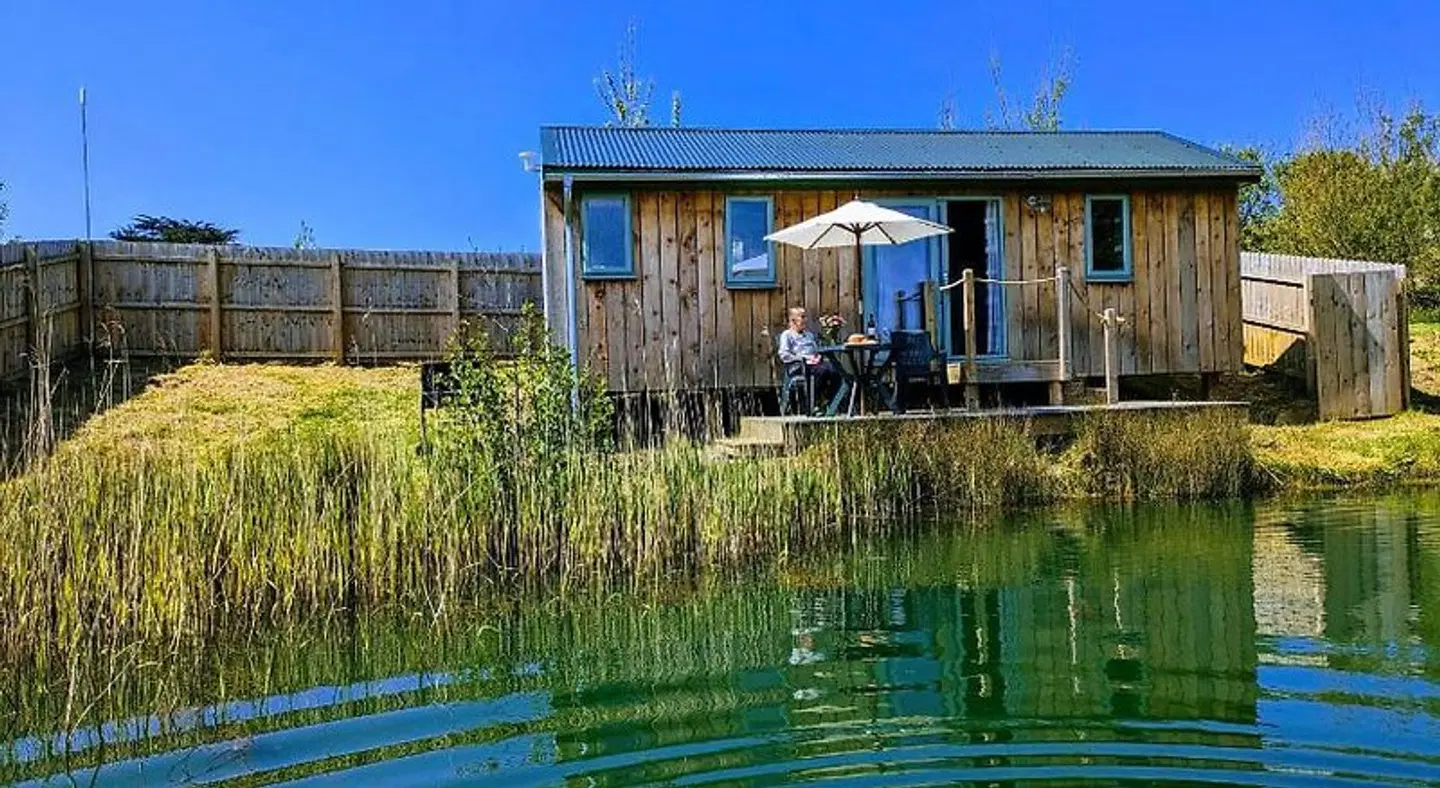 Lynstone Lakes EXTERIOR
