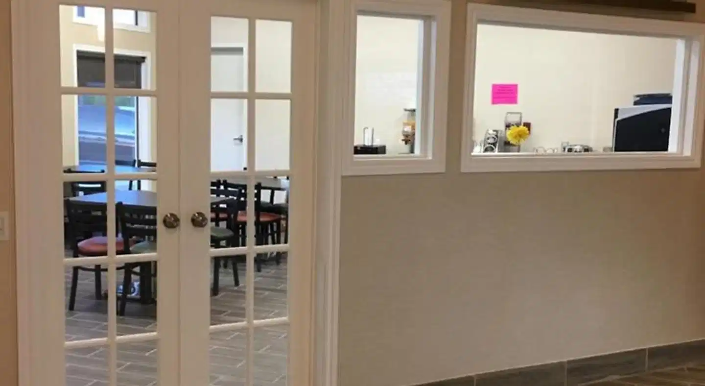 Bay Hill Inns & Suites, Neepawa Lobby