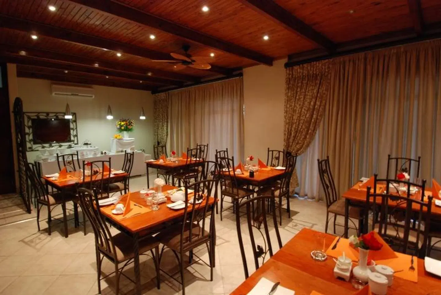 Ya Rena Guest House Restaurant