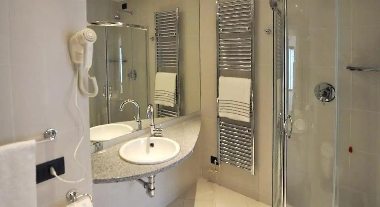 BB Hotels Aparthotel Isola Badezimmer