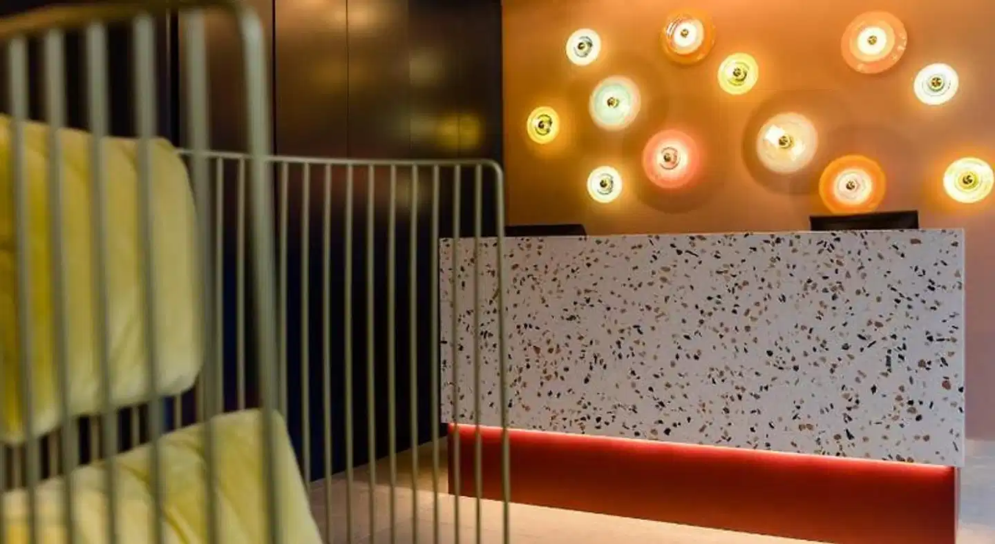 Motel One Rotterdam Lobby