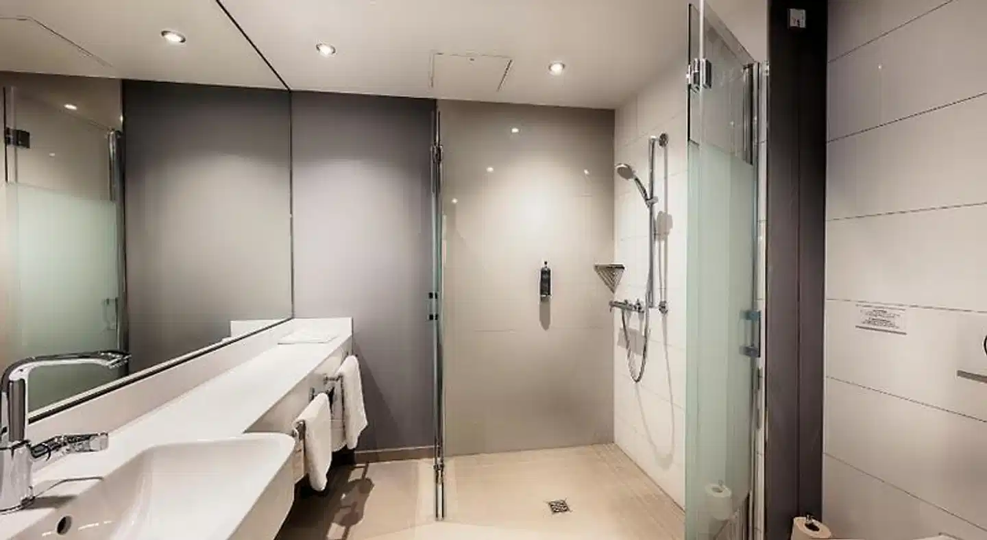 Premier Inn Darmstadt City Centre Badezimmer