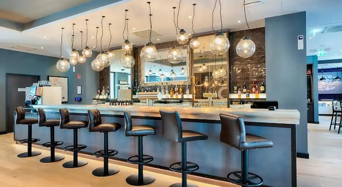 Premier Inn Darmstadt City Centre Bar