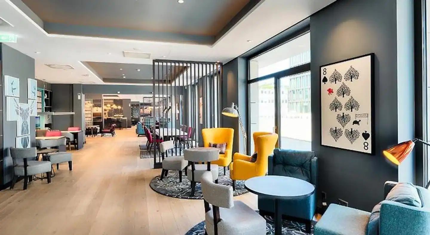 Premier Inn Darmstadt City Centre Bar