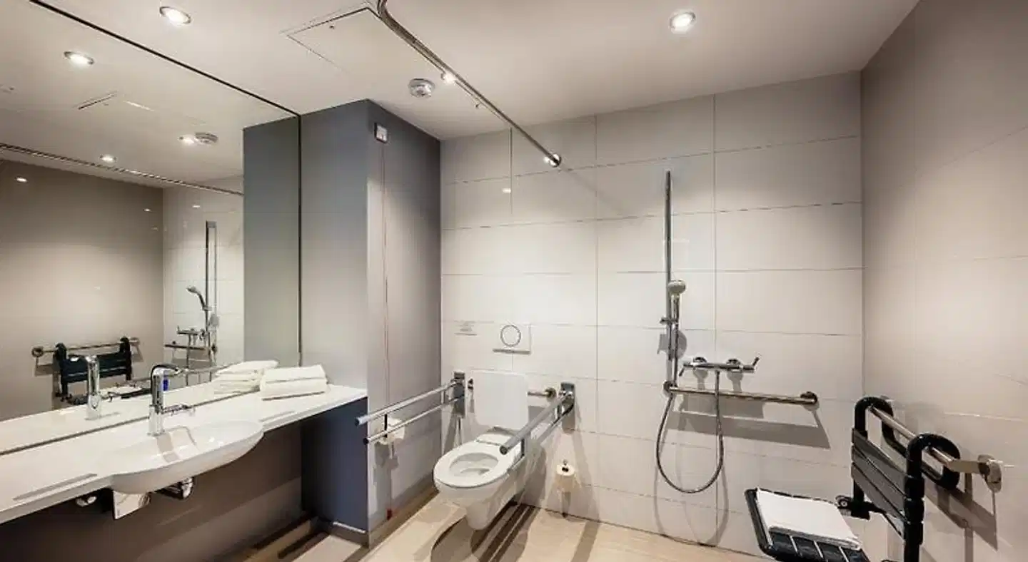 Premier Inn Darmstadt City Centre Badezimmer