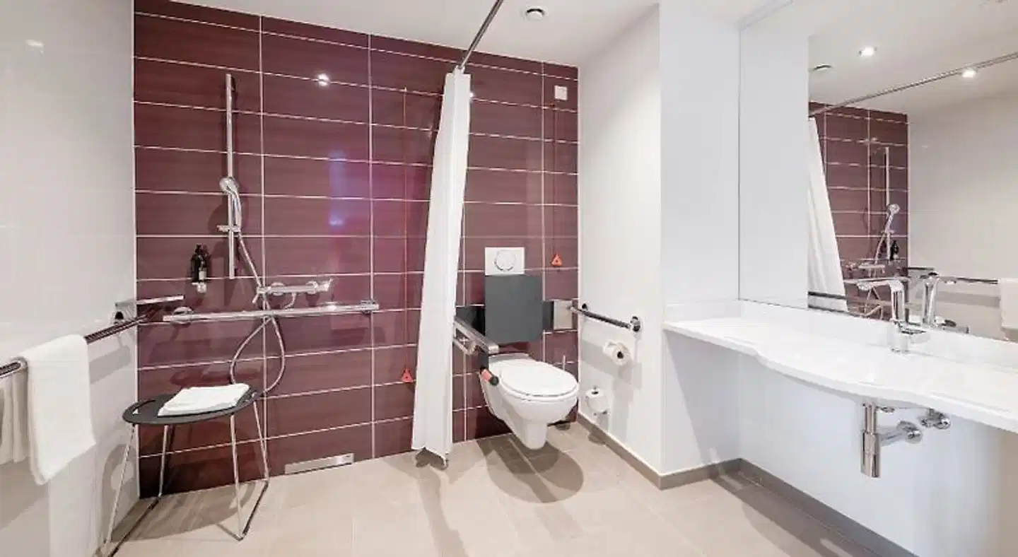 Premier Inn Saarbrücken City Congresshalle Hotel Badezimmer