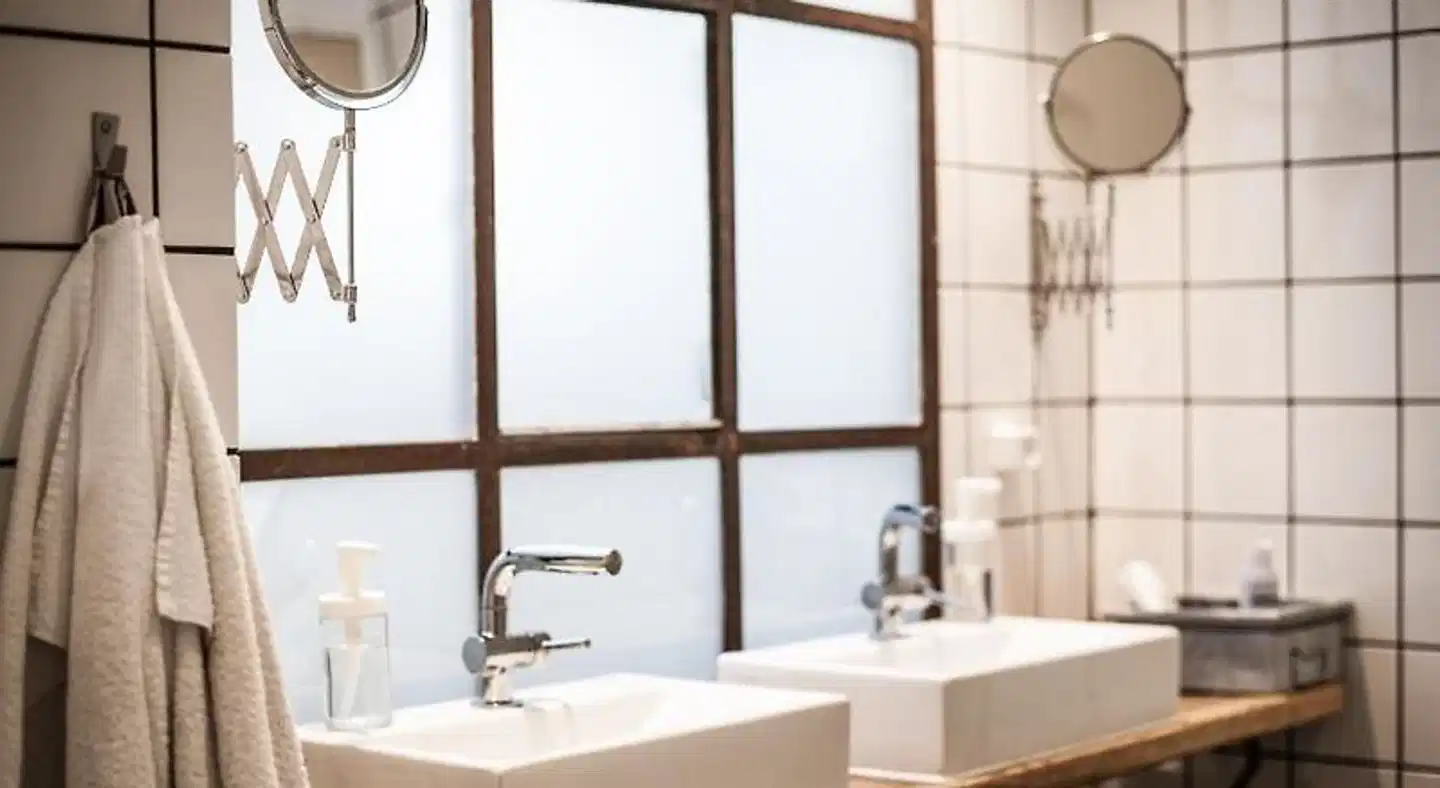 Woodah Hostel Badezimmer