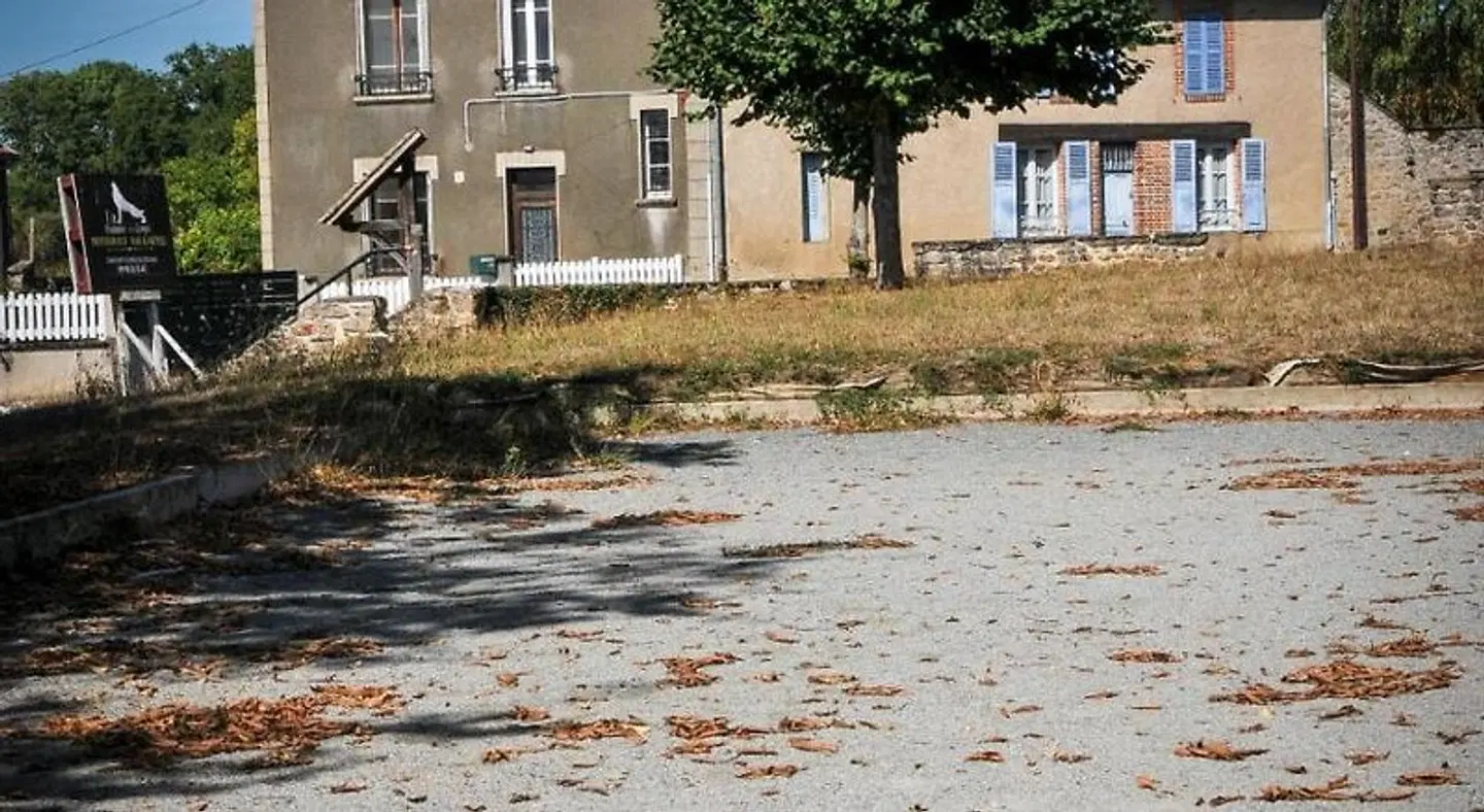 La fontaine aux loups EXTERIOR