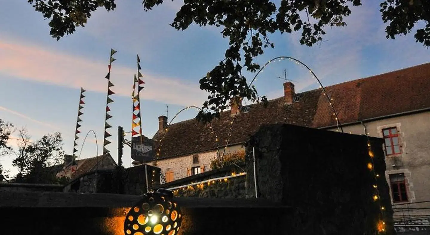 La fontaine aux loups EXTERIOR
