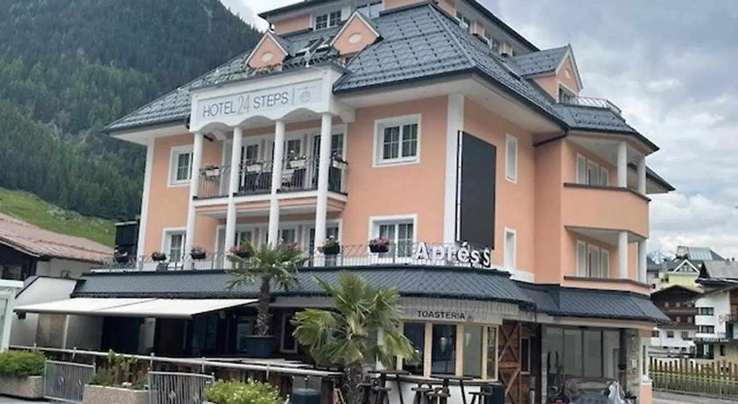 Hotel24Steps EXTERIOR