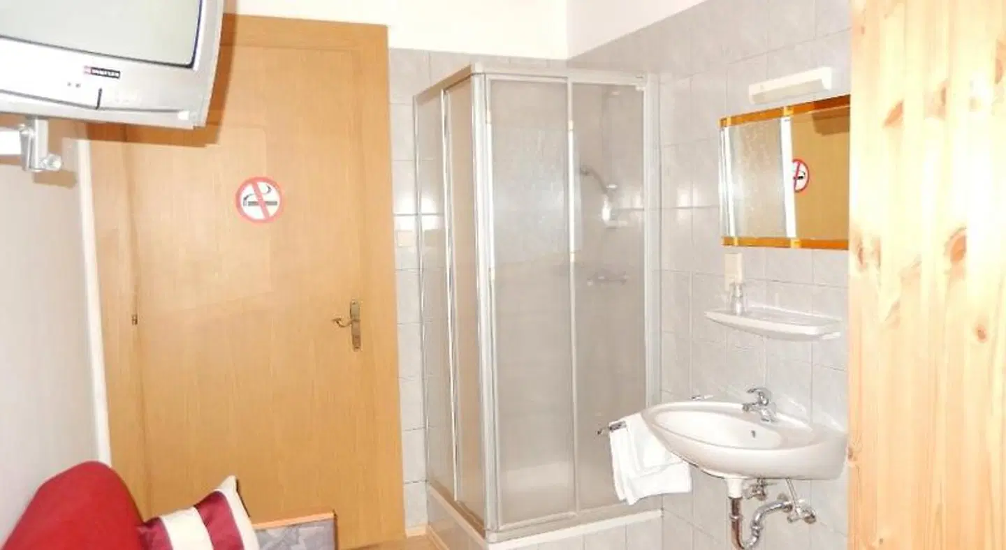 Wilder Mann Badezimmer