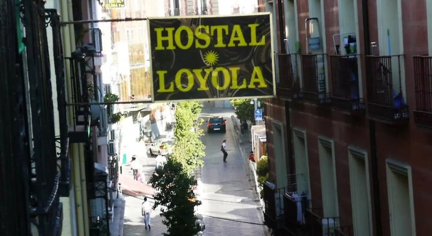 Hostal Loyola EXTERIOR