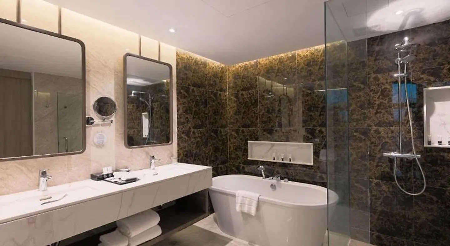 Skyview Resort Phuket Patong Beach Badezimmer