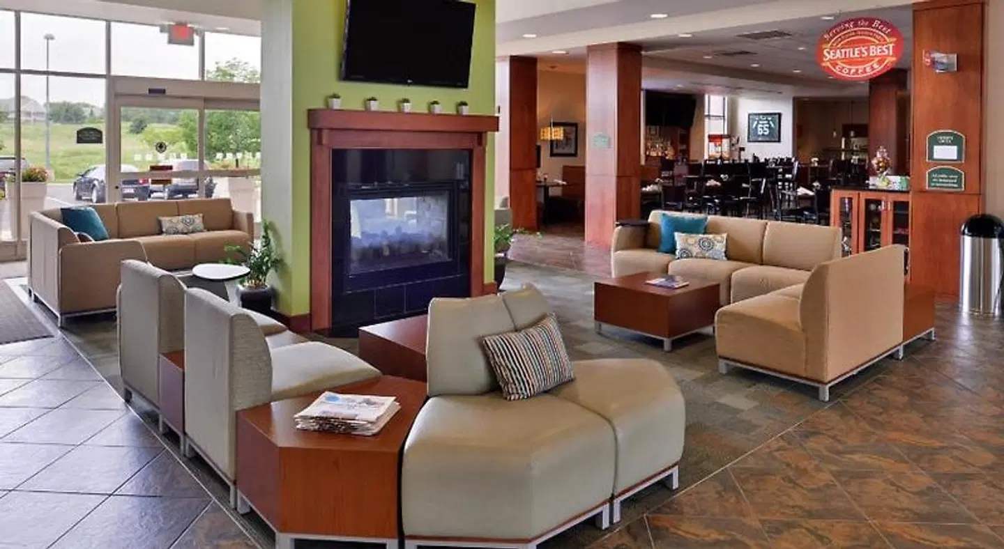 Holiday Inn Madison at The American Center by IHG LOUNGE_LOBBY