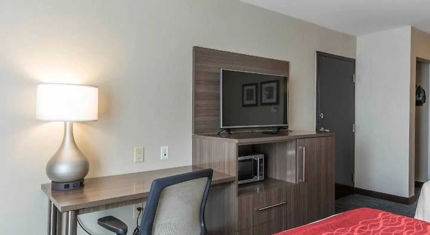 Comfort Inn & Suites Airport North ROOM_EXAMPLE