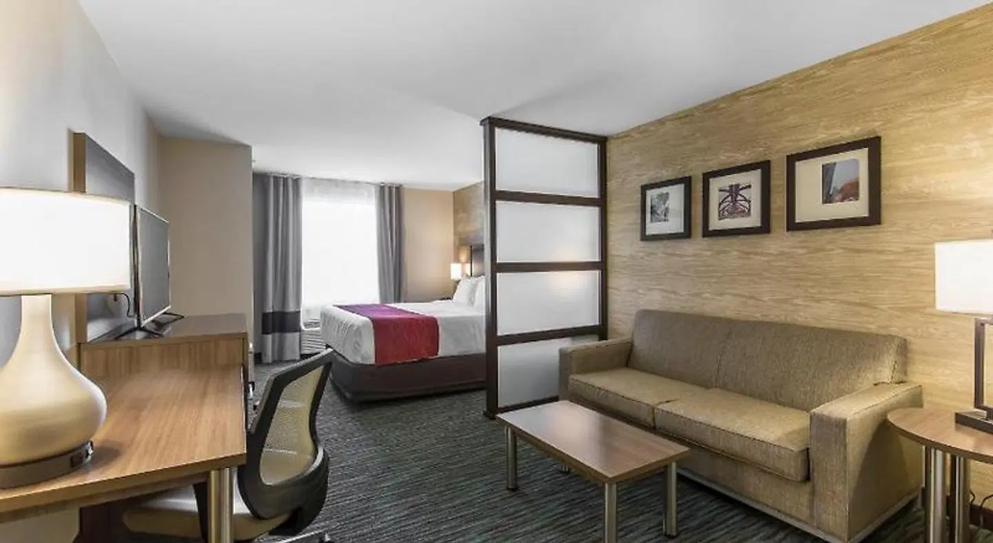 Comfort Inn & Suites Airport North ROOM_EXAMPLE