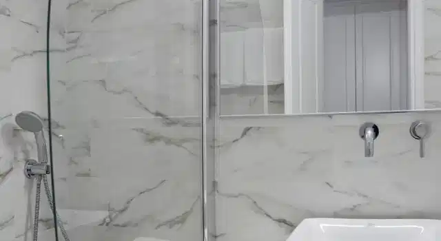 Kamari Hotel Badezimmer