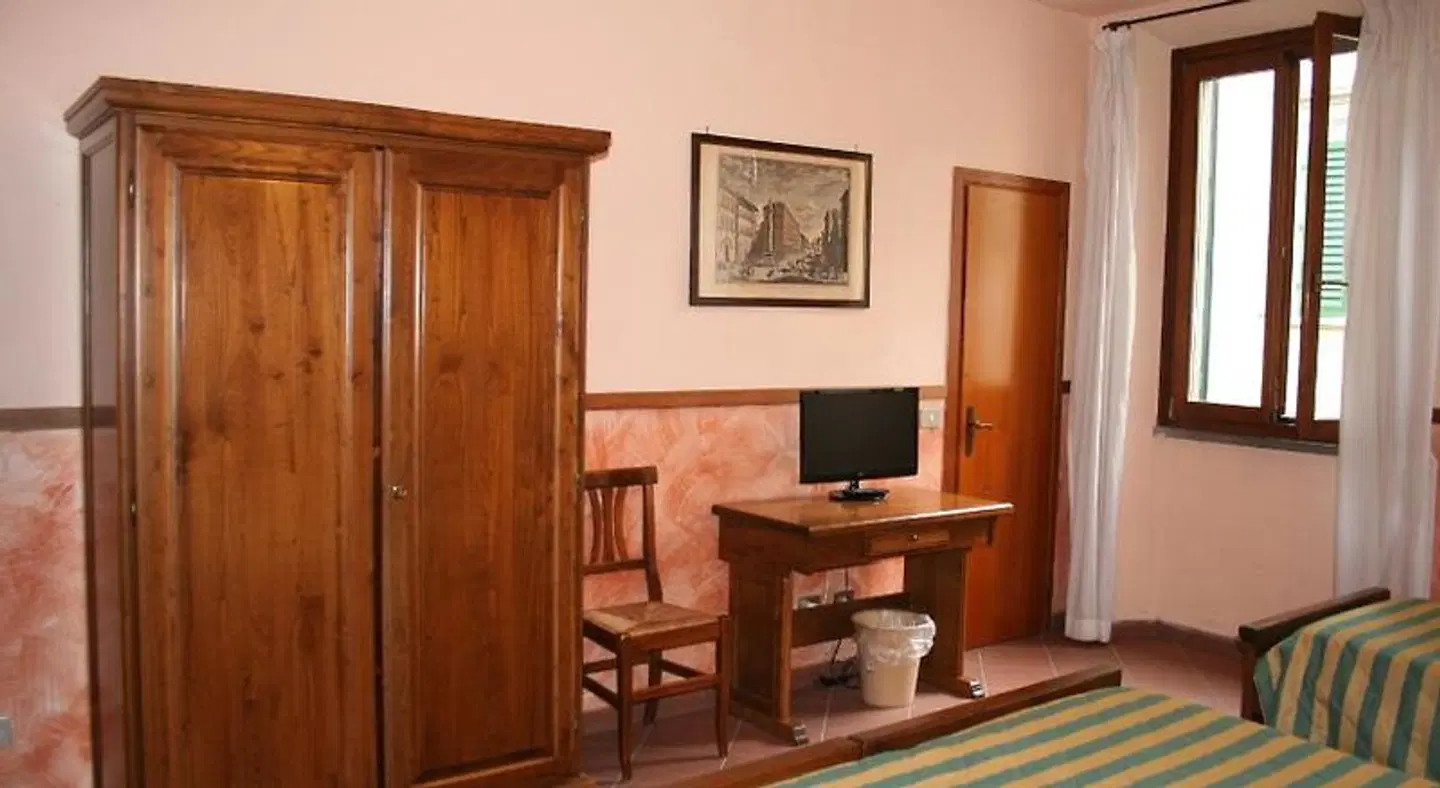 Monica ROOM_EXAMPLE