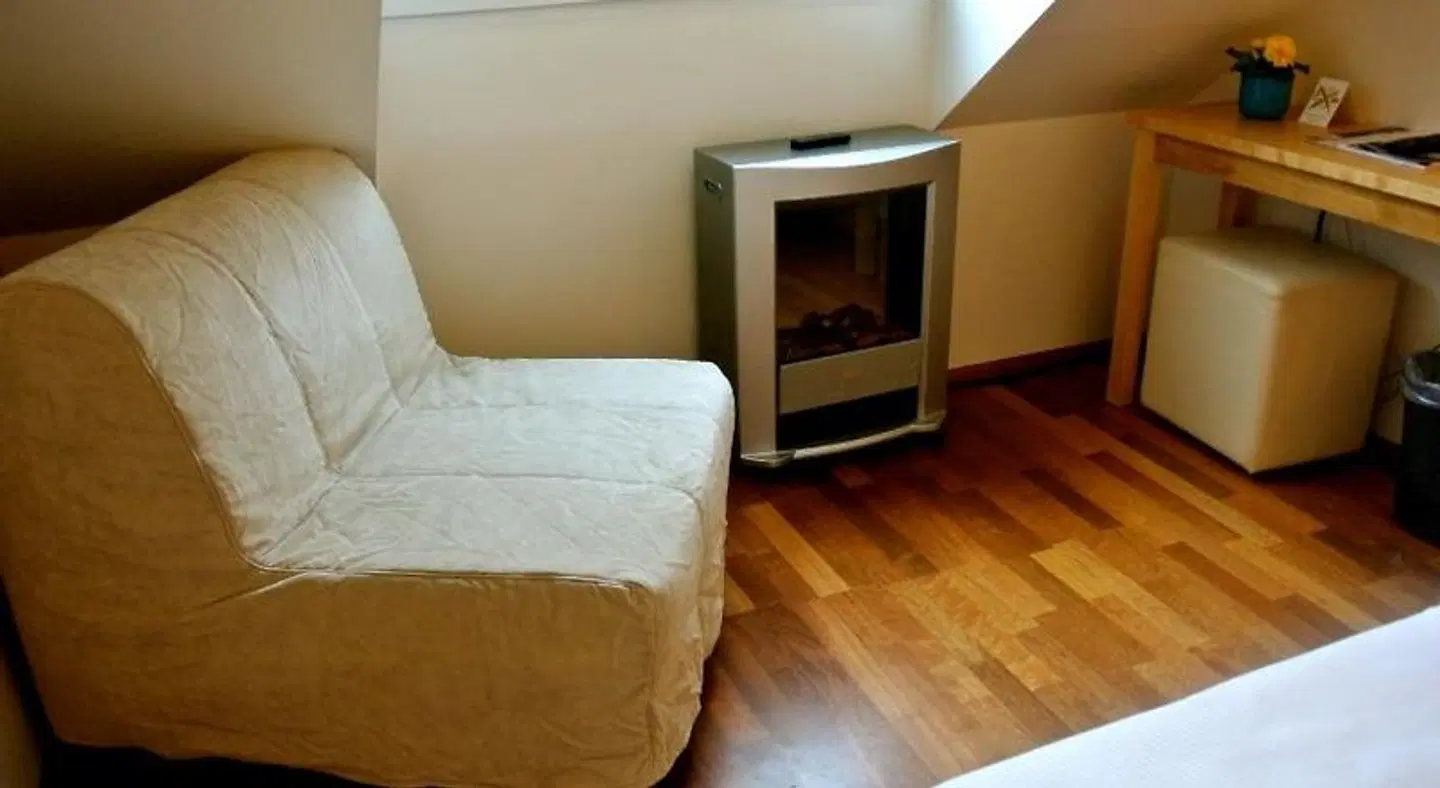 Town Hotel ROOM_EXAMPLE
