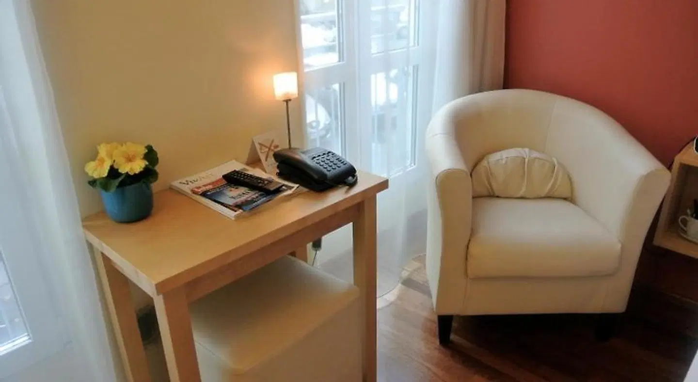 Town Hotel ROOM_EXAMPLE
