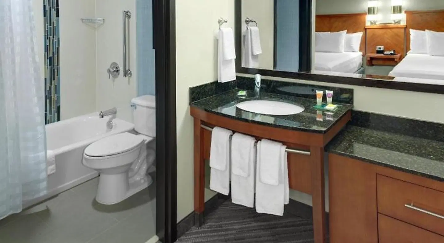 Hyatt Place Nashville/Opryland Badezimmer