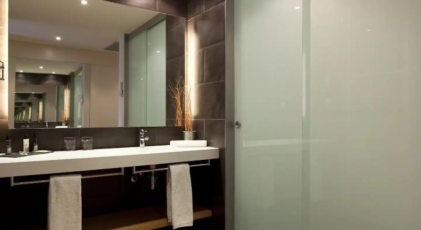 Hotel Món Sant Benet & Conference Centre Badezimmer