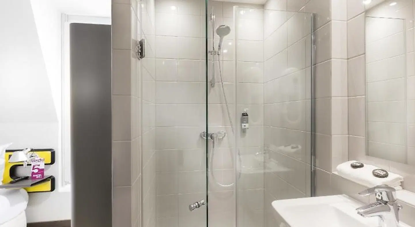 Libertel Montmartre Duperré Badezimmer