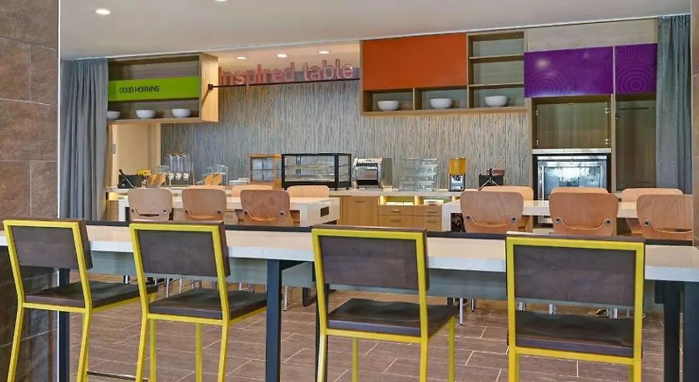 Home2 Suites Corpus Christi Southeast Bar