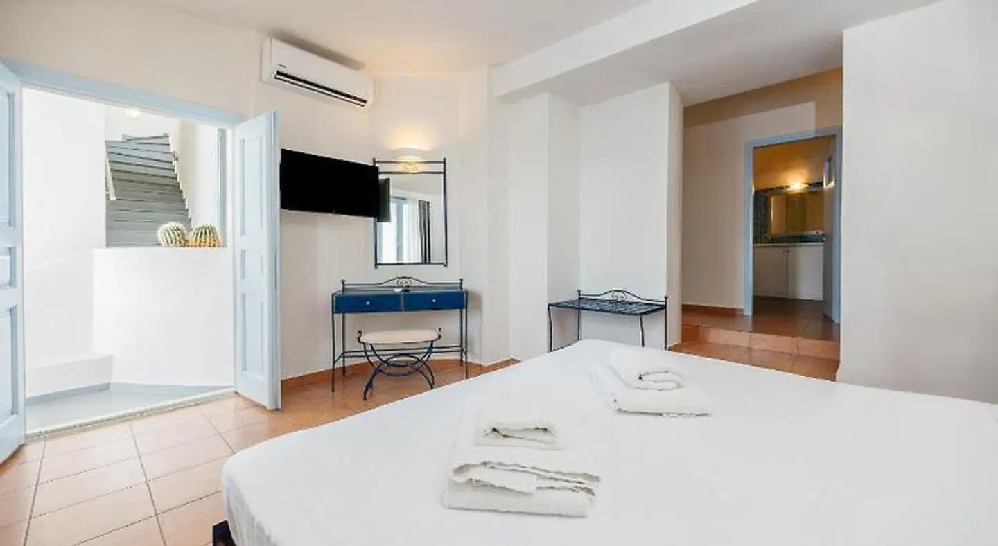 Kastro Suites ROOM_EXAMPLE