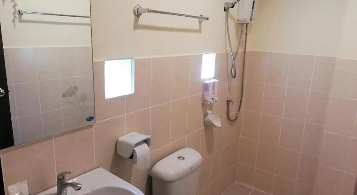 Laemsai Resort Badezimmer