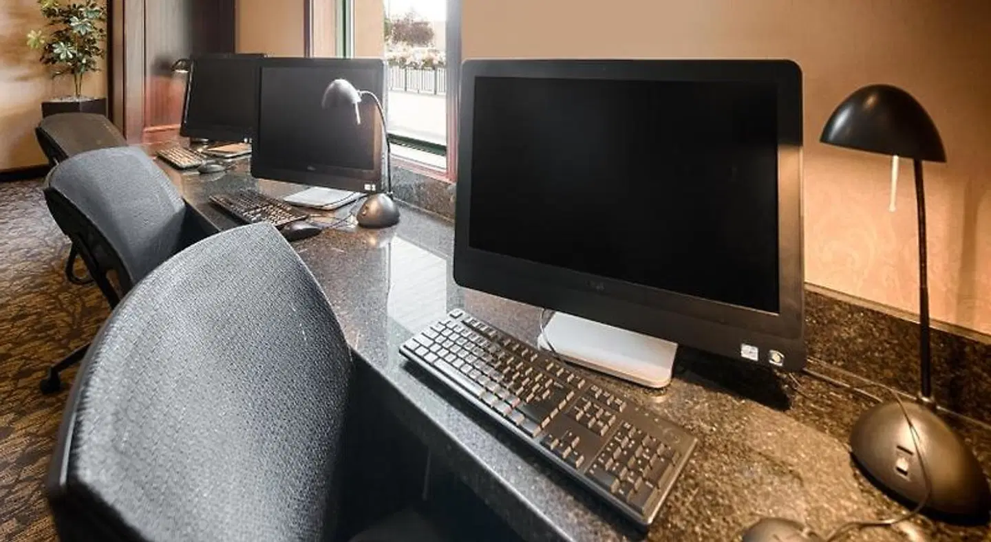 Best Western Plus Winnipeg Airport Hotel ROOM_EXAMPLE