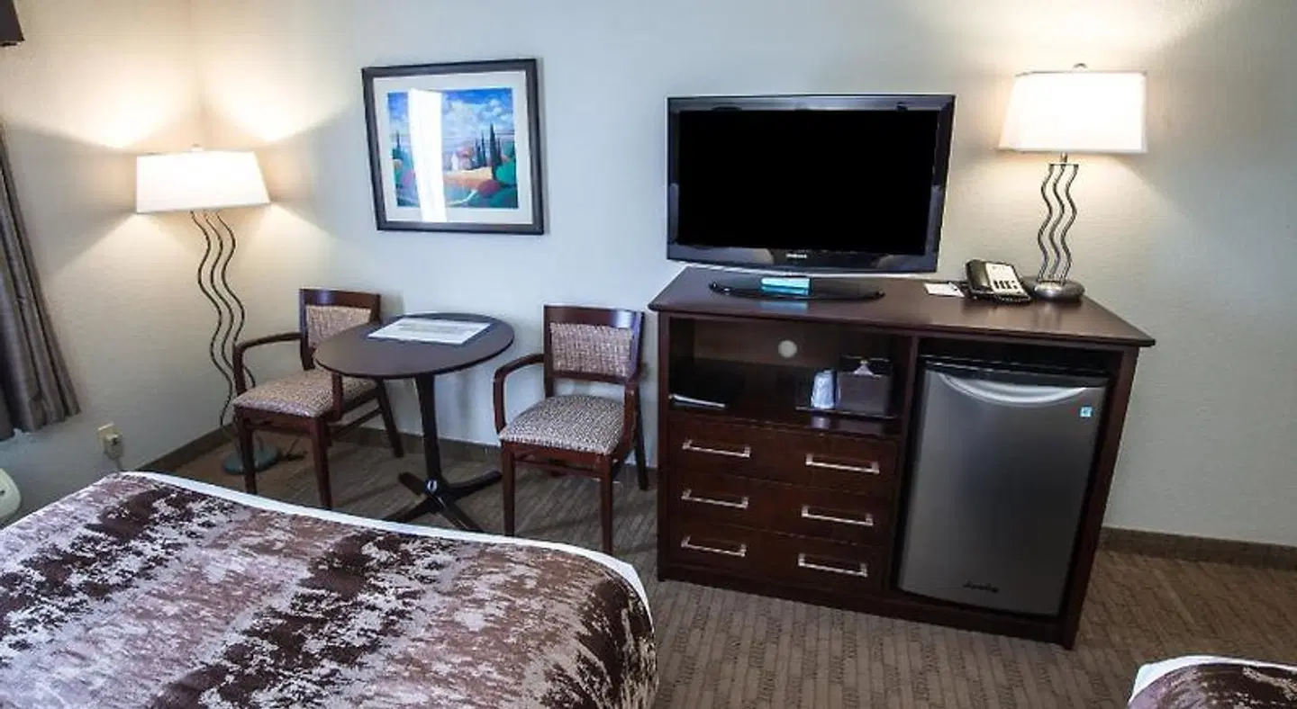 Best Western Plus Pembina Inn & Suites ROOM_EXAMPLE