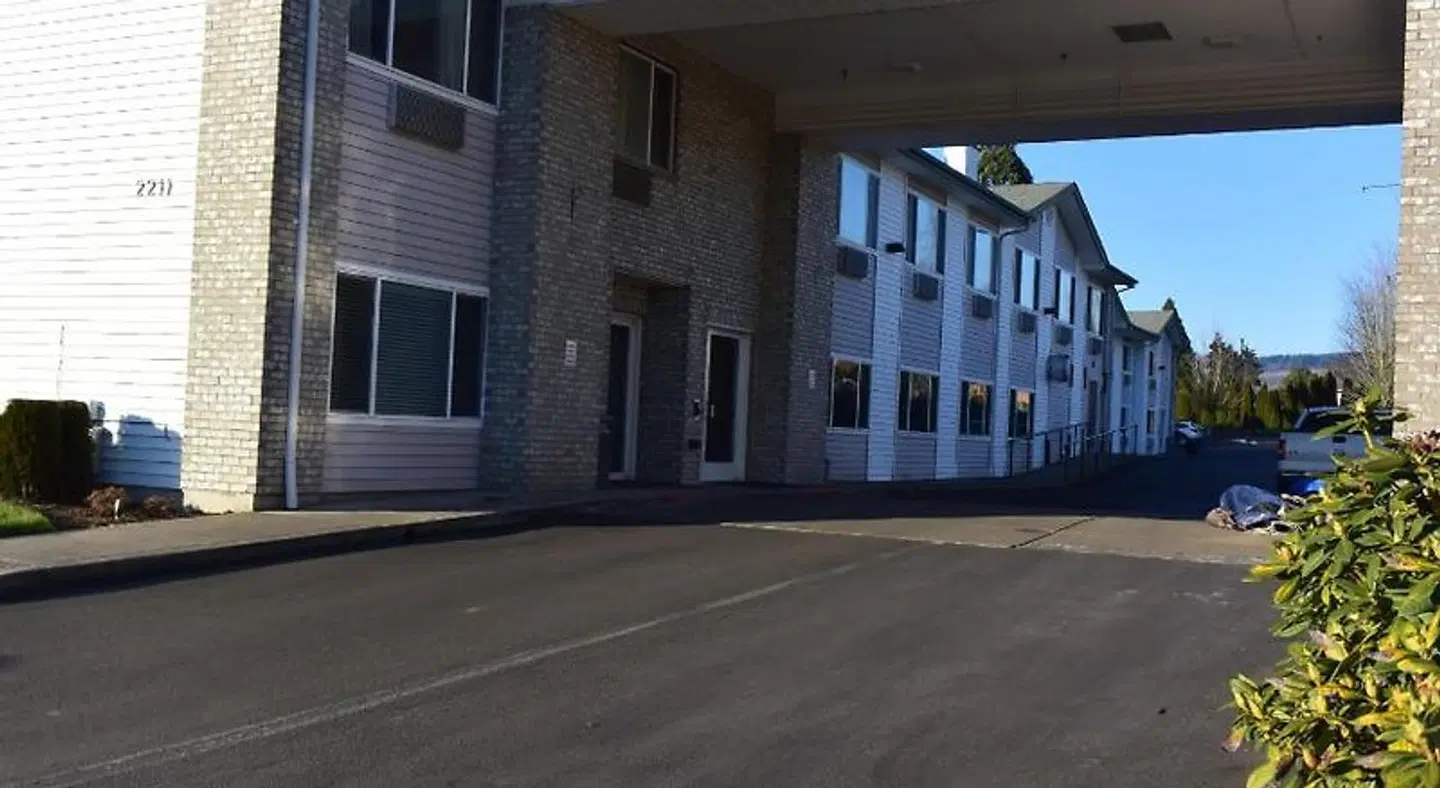 Best Western Newberg Inn EXTERIOR