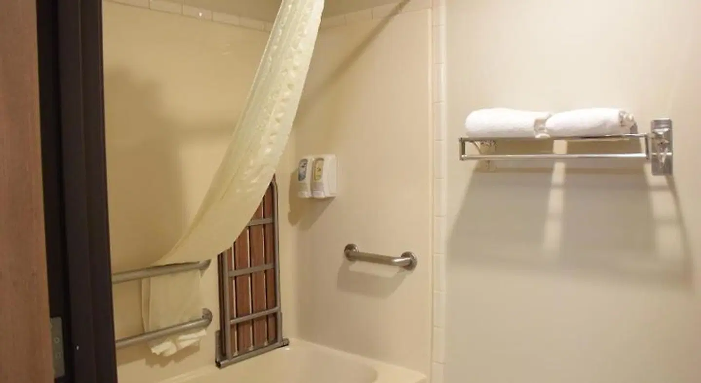 Best Western Newberg Inn Badezimmer