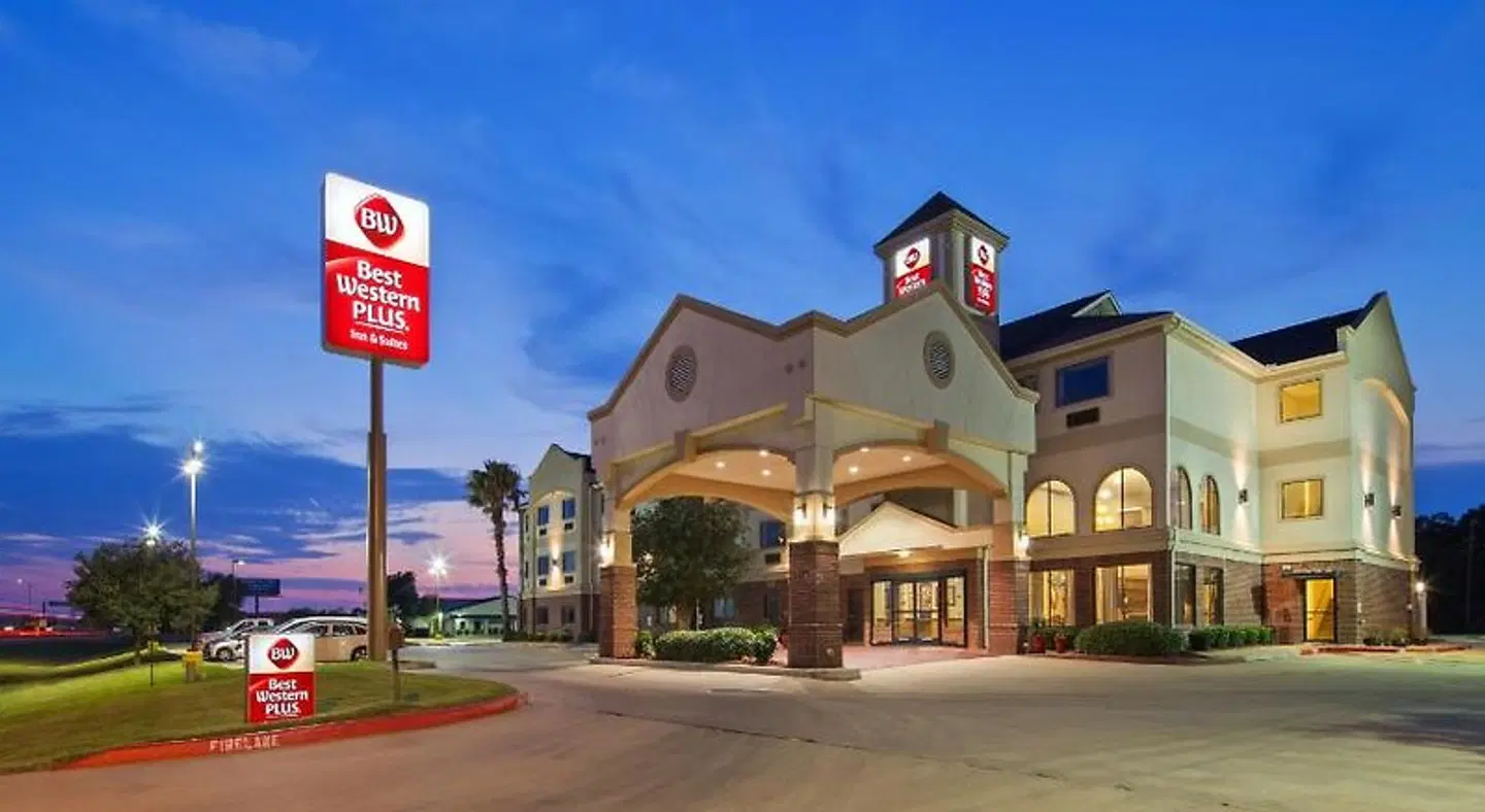 Best Western Plus Victoria Inn & Suites EXTERIOR