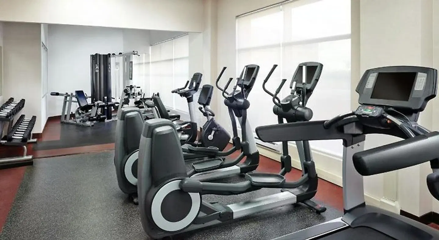 Four Points by Sheraton Calgary Airport SPORTS_AND_LEISURE