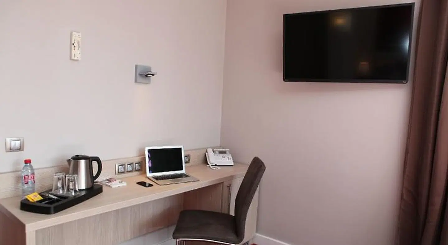 Inter-Hôtel Les Trois Roses ROOM_EXAMPLE