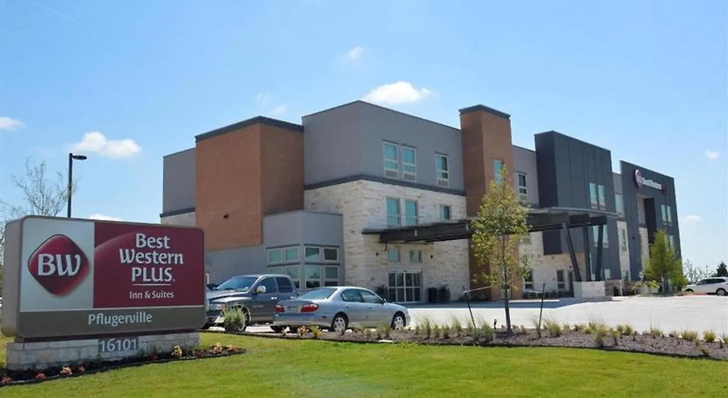 Best Western Plus Pflugerville Inn & Suites EXTERIOR